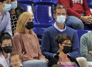 Doña Cristina y su marido, como dos fans más en las gradas