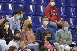La Infanta Cristina, muy orgullosa de su hijo Pablo en su primer partido con el Barça de balonmano