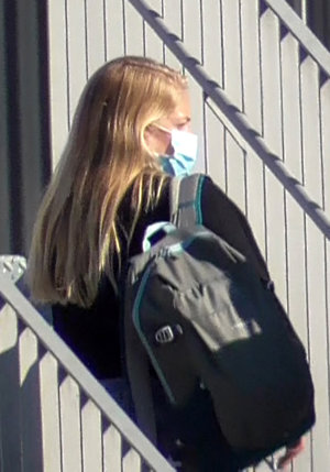 La joven, de 16 años, luce el pelo más largo de lo habitual