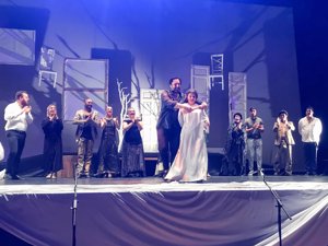 Carla derrochó entrega sobre el escenario