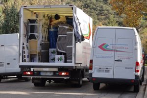 Varios camiones han trasladado los objetos de Teresa a su nueva casa