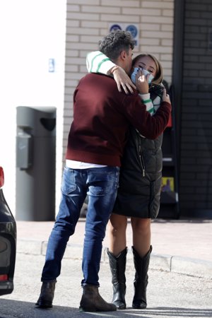 Rocío se despidió cariñosa de su representante antes de poner rumbo a Málaga