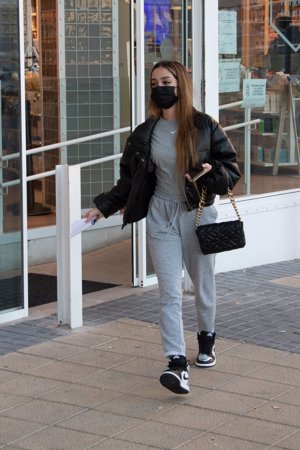 Julia intenta retomar la rutina tras su denuncia a Brayan Mejía