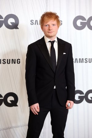 Ed Sheeran, uno de los premiados de la noche, apostó por la corbata