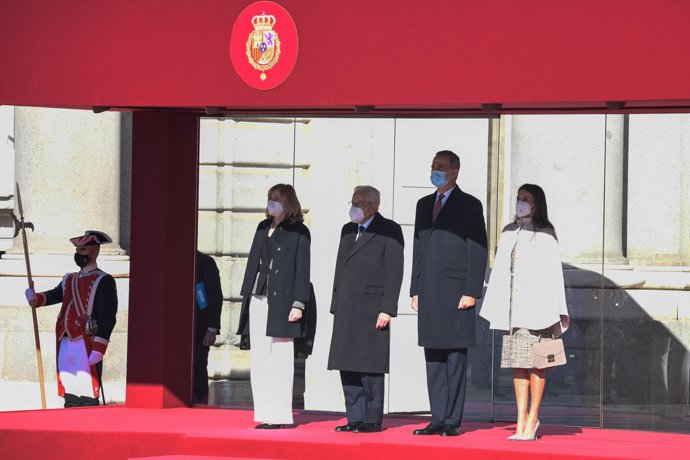 Los Reyes han recibido con honores a Sergio Mattarella