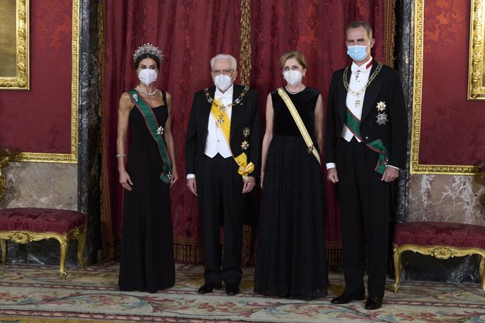 Los Reyes, con Sergio Mattarella y su hija Laura