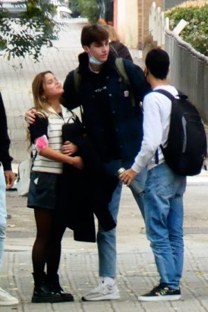 La pareja, de lo más cómplice a las puertas de la facultad
