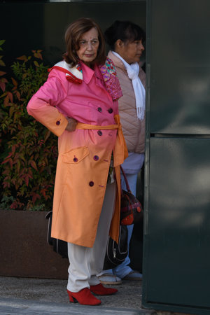 Teresa, con un colorido look en naranja y rosa