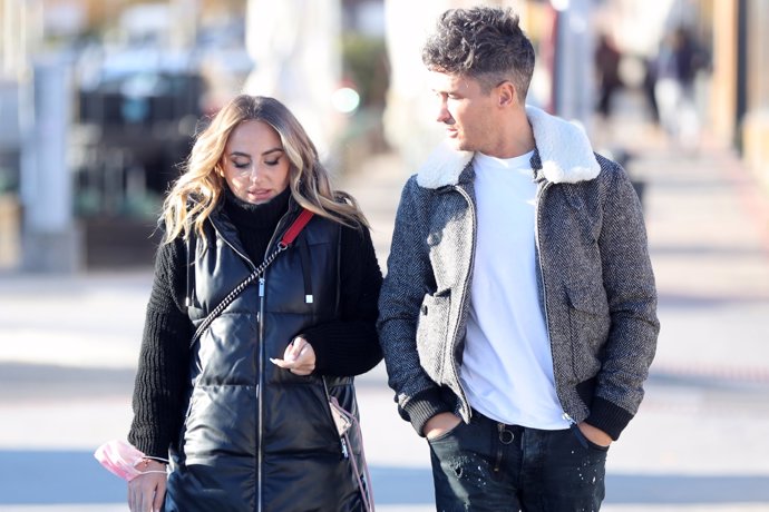 Rocío Flores con su representante