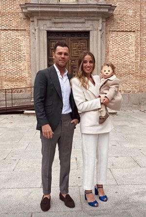 Fonsi Nieto y Marta Castro bautizan a su hijo Hugo