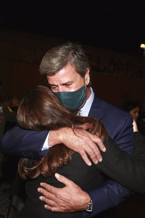 Cayetano Martínez de Irujo y su sobrina, Tana Rivera, emotivo abrazo