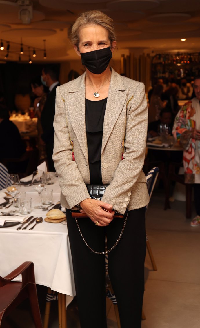 Doña Elena, muy elegante