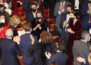 Victoria protagonizó un cariñoso encuentro con su abuela en el Teatro Real