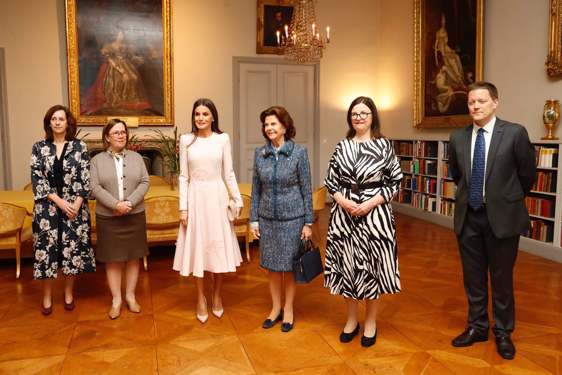 Doña Letizia ha asistido a un seminario sobre lengua con la Reina Silvia de Suecia