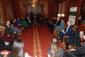 La Reina Letizia impresiona con su último look en Suecia