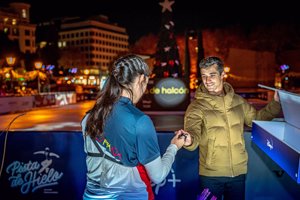 Diney+ celebra la apertura de la pista de hielo Javier Fernández