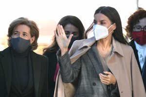 Doña Letizia ha recuperado su traje oversize de Hugo Boss de cuadros príncipe de Gales