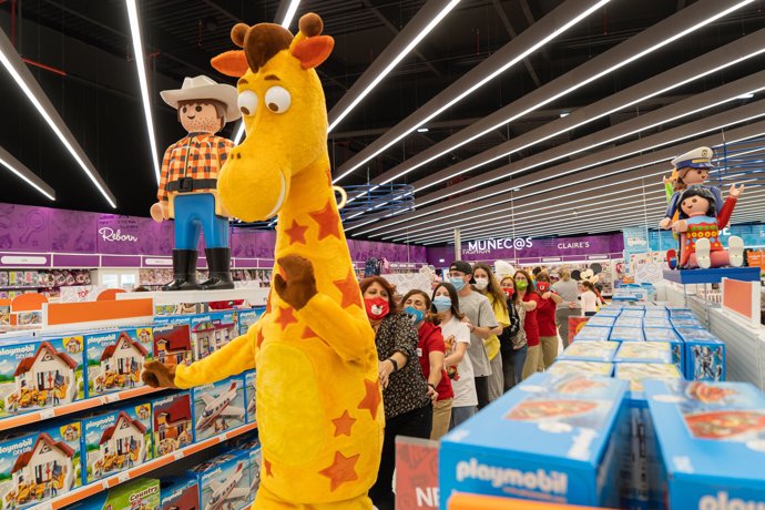 "Crecemos jugando", la nueva campaña navideña de Toys "R" Us
