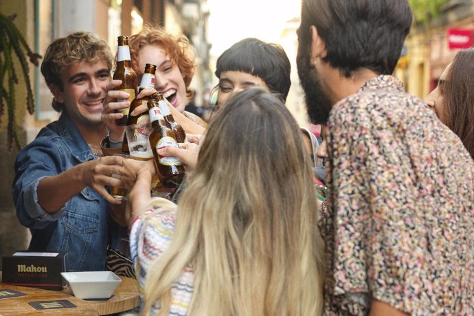 Mahou homenajea a Madrid con una exposición fotográfica