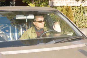 El torero, con alfombras en la parte de atrás de su coche antes de poner rumbo a La Yerbabuena