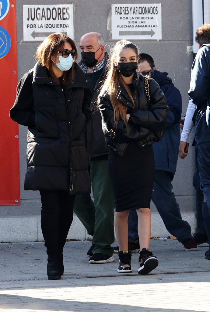 Julia Janeiro, con la familia de Tommy Rossi