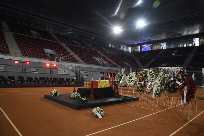 Capilla ardiente de Manolo Santana en la Caja Mágica