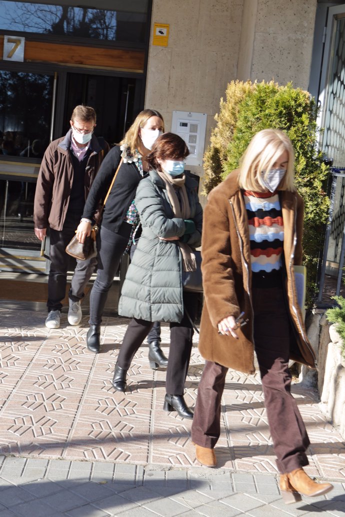 Jueza y pollicía científica en el domicilio de Verónica Forqué en Madrid