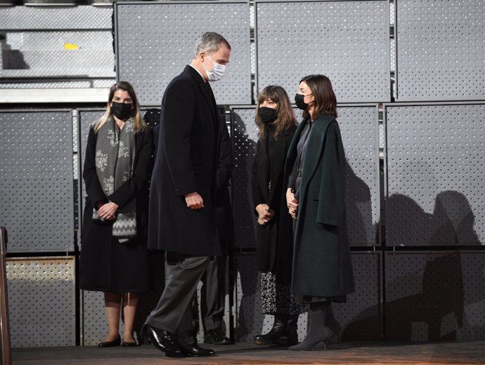 El Rey, conversando con los hijos de Manolo Santana