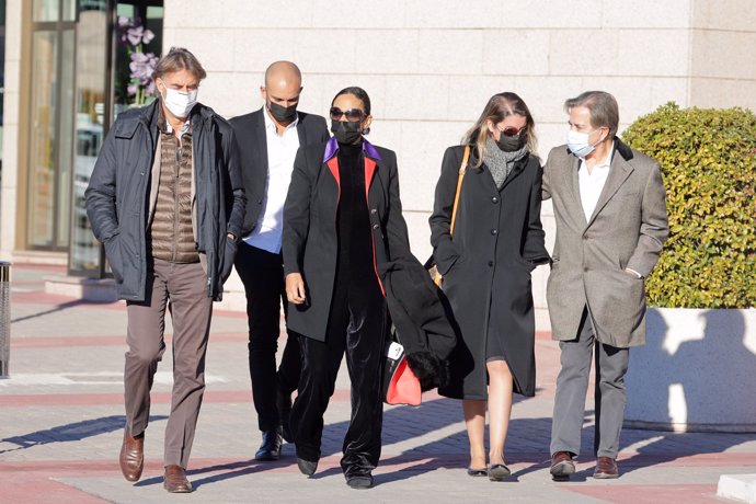 Claudia Rodríguez, con Bárbara Santana  y otros familiares cercanos