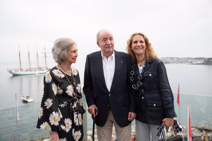 La Infanta Elena, con Doña Sofía y Don Juan Carlos