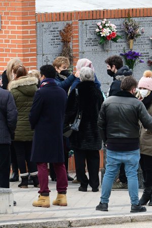 Geraldine y la madre de Carlos Marín, hablando emocionadas