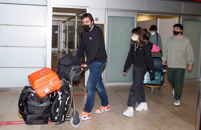 Juan del Val, con sus hijos