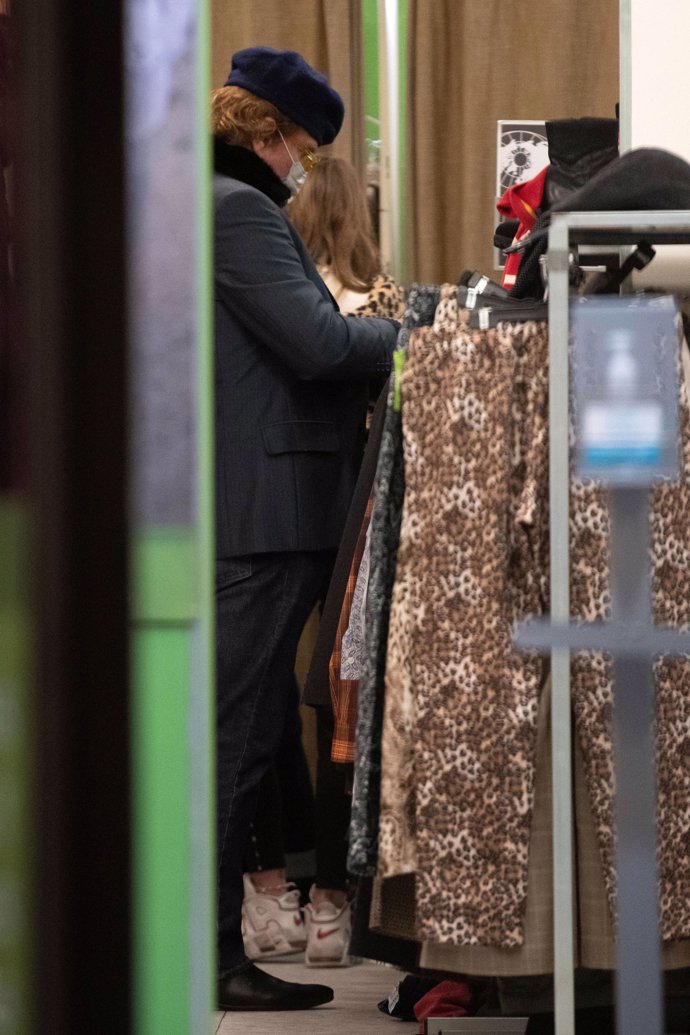 Edmundo, en una tienda de segunda mano