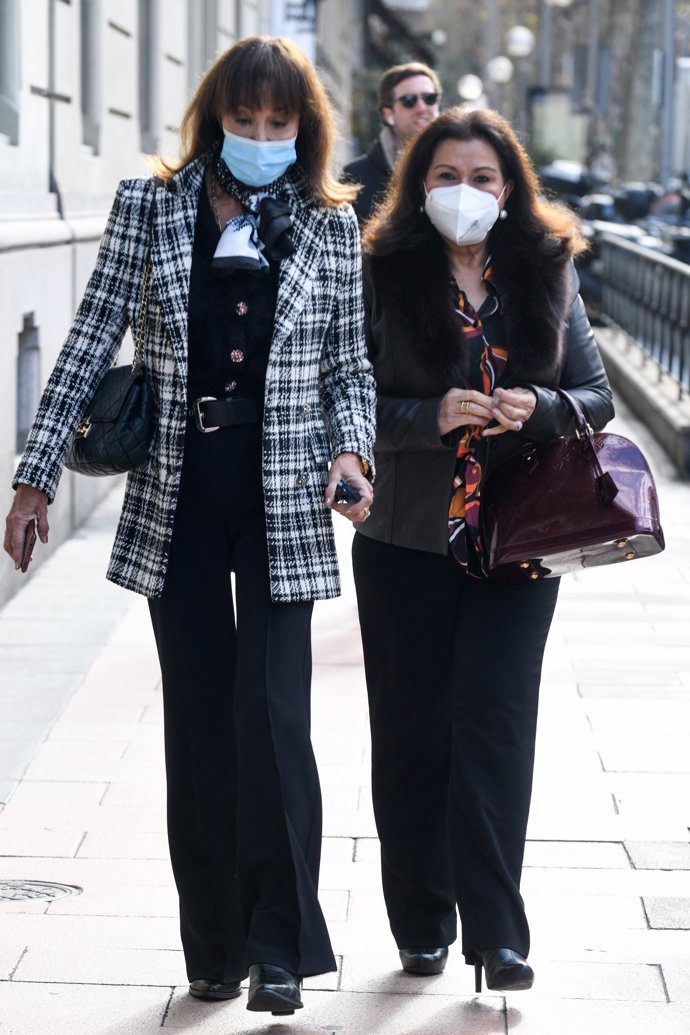 Mari Ángeles Grajal, arropada por amigas en este durísimo momento