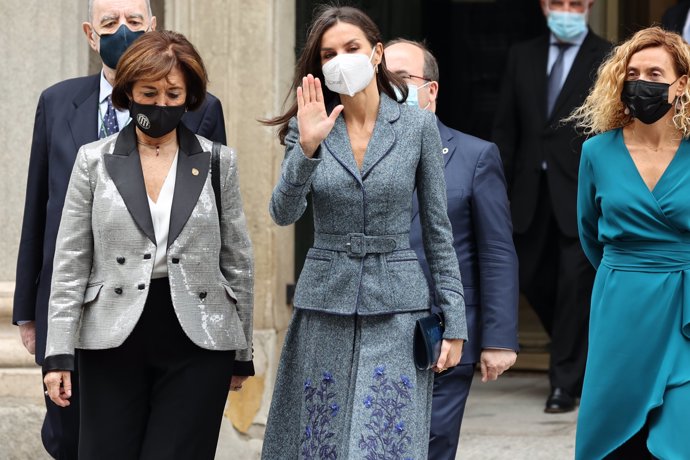 La Reina Letizia, abandonando el acto