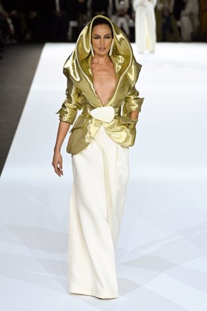 Nieves Álvarez celebra 30 años en el mundo de la moda