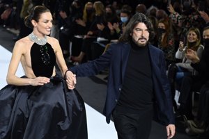 La modelo ha protagonizado una vez más el desfile de su amigo Sthéphane Rolland