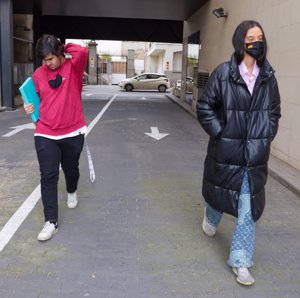 Victoria Federica y Jorge Bárcenas, de paseo por los alrededores de su domicilio