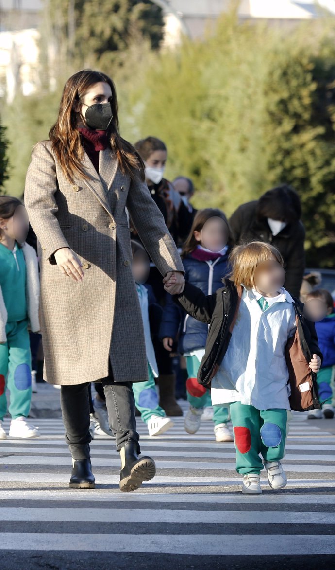 Elena ya presume de tripita de embarazada