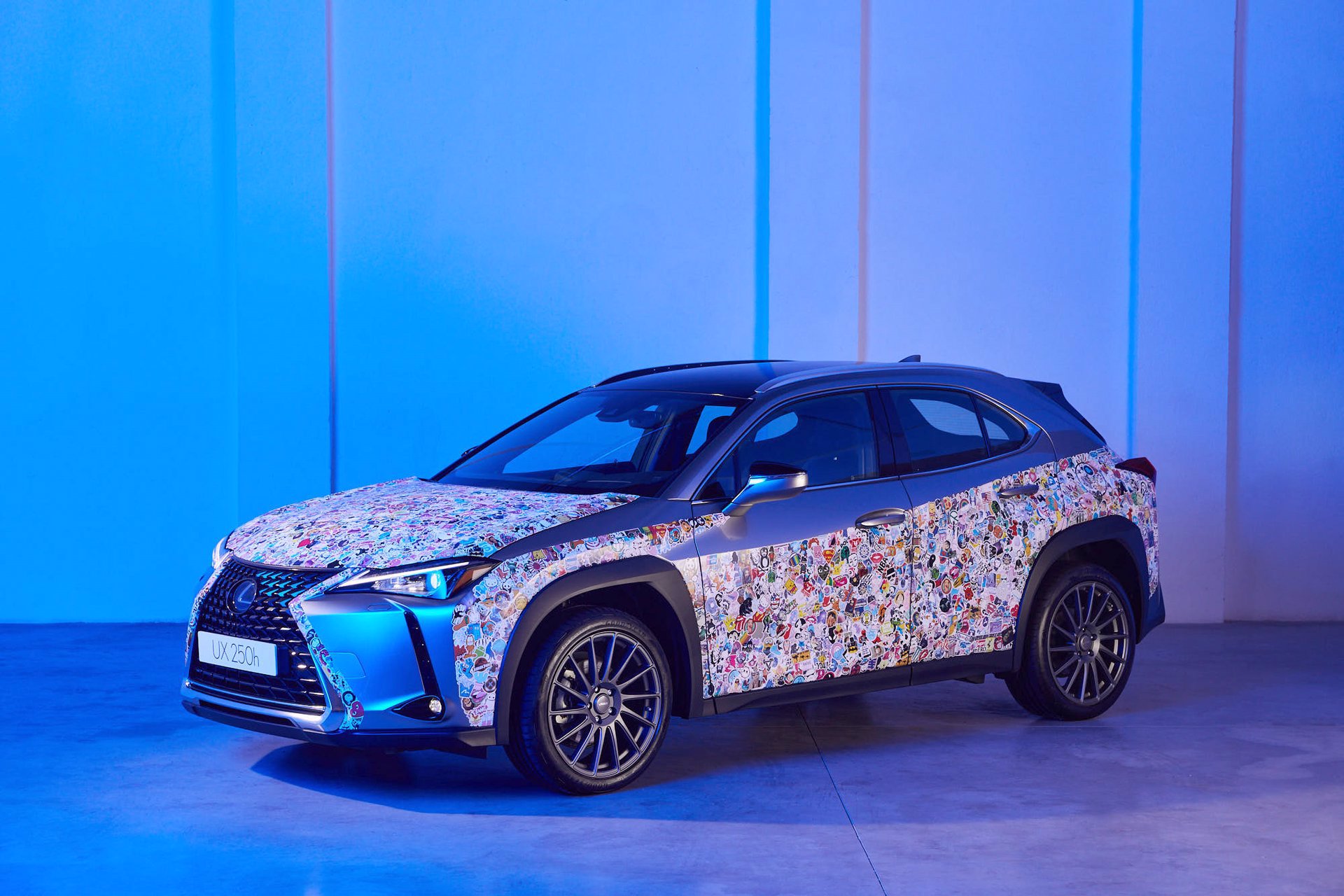Lexus presenta el "UX Sticker Bomb"