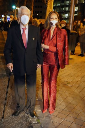 La pareja acaparó todas las miradas con su elegancia y complicidad