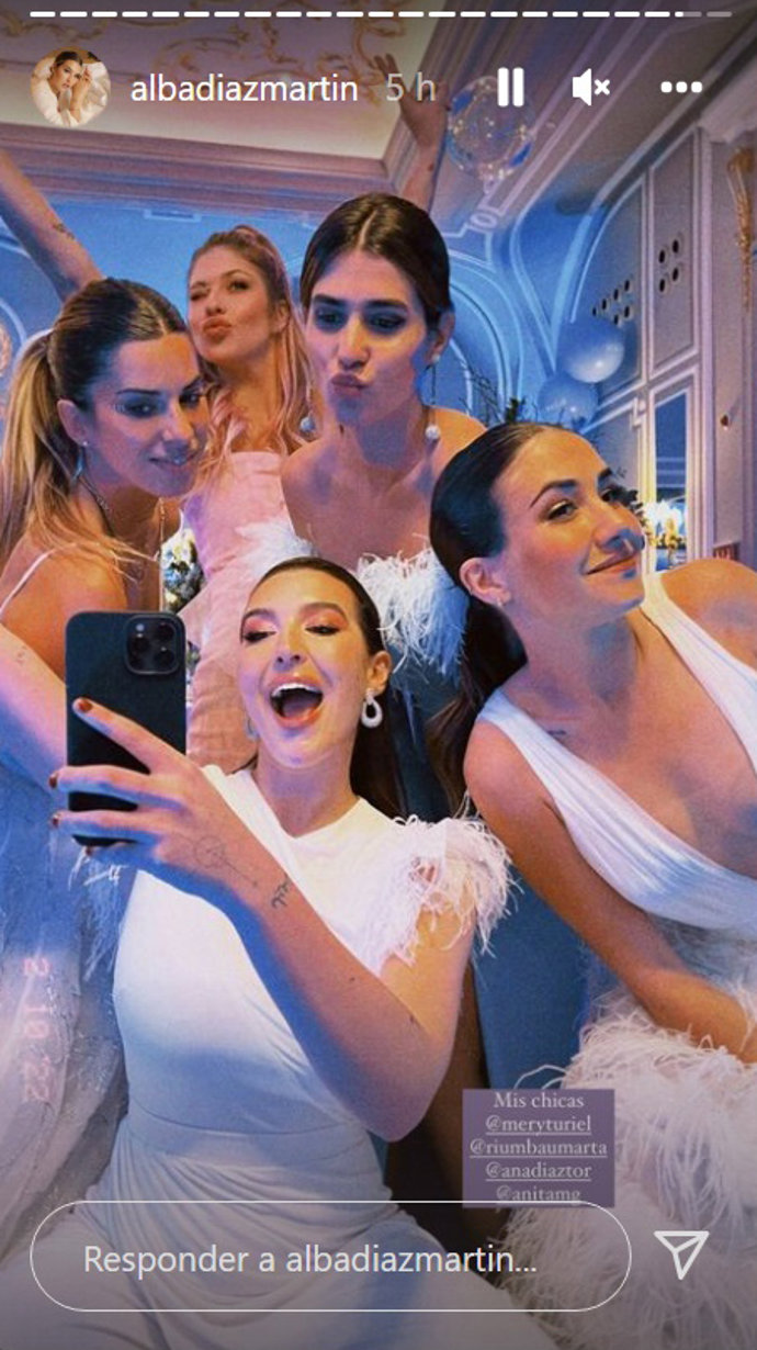 Alba Díaz, con otras influencers durante la fiesta
