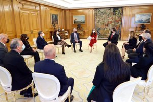 La Reina Letizia ha recibido en Zarzuela a los máximos responsables de los canales de televisión públicos Iberoamericanos