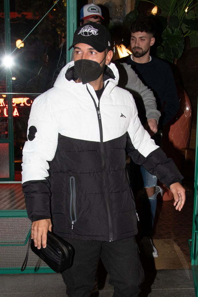 Omar Sánchez, divertida noche con amigos en Madrid