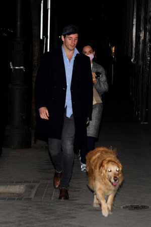 Tamara Falco e Iñigo Onieva paseando a sus mascotas