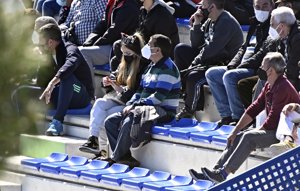 Julia intenta mantenerse alejada del foco mediático