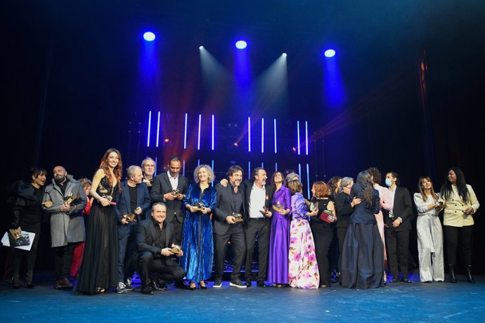 Foto de familia de los premiados