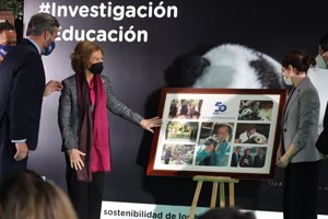 La Emérita, emocionada, ha recibido un recuerdo por su apoyo a los osos panda