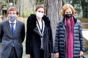 Doña Sofía, con José Luis Martínez Almeida e Isabel Díaz Ayuso