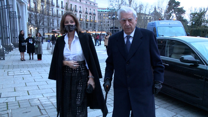 Isabel Preysler y Mario Vargas Llosa, a su llegada al Teatro Real